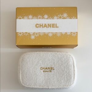 CHANEL White and Gold Textured Pouch